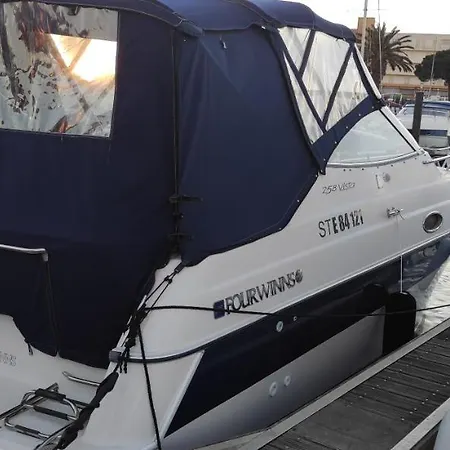Hoana.Bateau.Capdagde 보트호텔 아그